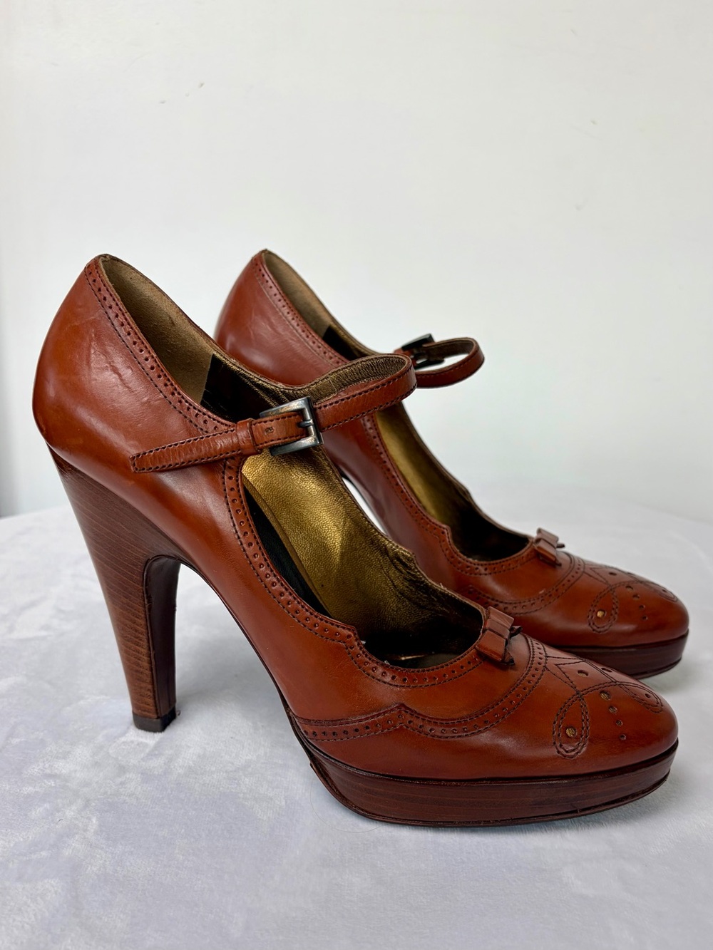 Prada Leather Mary Janes w/brogue detailing and bow, buckle, wooden heel, 37,EUC - Picture 4 of 14